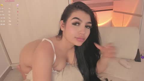 EmilyKenner  Independent model  online show from September 19, 3:05 pm