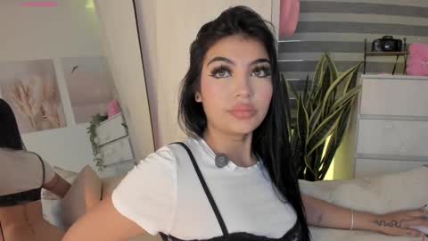 EmilyKenner  Independent model  online show from February 7, 11:46 am