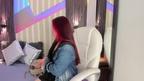 Emily online show from November 12, 3:03 pm