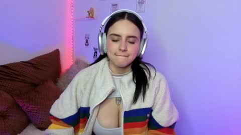 Emily Lindey online show from February 7, 3:53 am