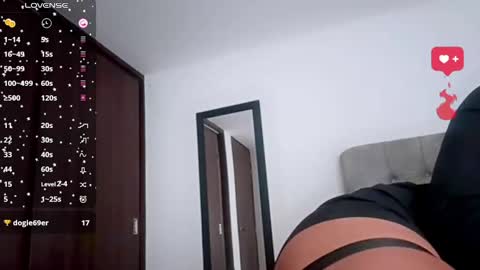 emily_rosse9 online show from October 31, 7:47 pm