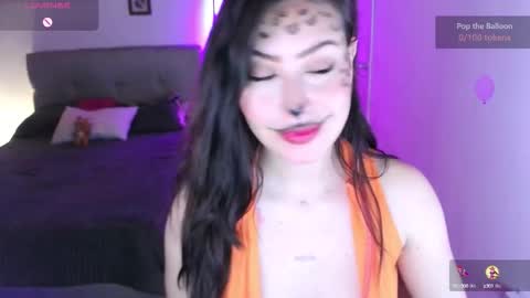 Snapshot of emily_swan_04 chatting on October 15, 12:58 am Emily  Swan online show from October 15, 12:58 am