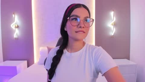 emily_tolson online show from February 17, 7:24 pm