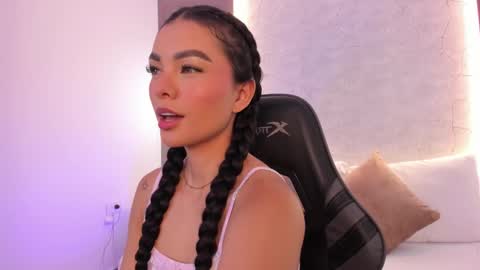 emily_tolson online show from February 23, 7:16 pm