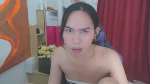 emily_xo143 online show from March 31, 1:00 pm