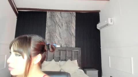 Emily Hendrix online show from March 10, 10:13 pm