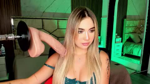 Emily Hendrix online show from October 10, 9:52 pm