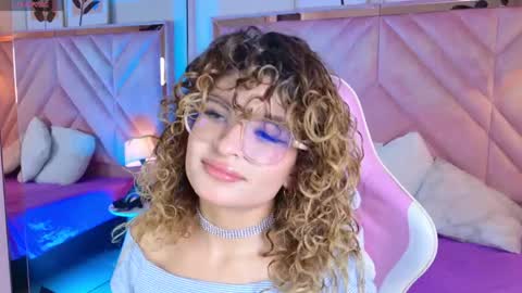 Emilyjonnes  online show from May 5, 9:09 pm
