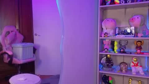 VALEEEN online show from March 12, 4:55 pm