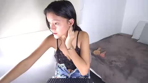 nathali cruz. online show from March 11, 1:52 am