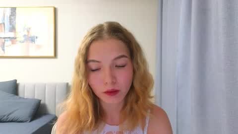 Snapshot of emilyluvo chatting on October 6, 12:07 am Emily online show from October 6, 12:07 am