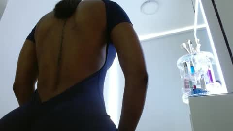 Snapshot of emilymonrro chatting on December 4, 3:48 pm emily monrro online show from December 4, 3:48 pm