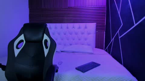 emilymora1_ online show from May 26, 5:35 am