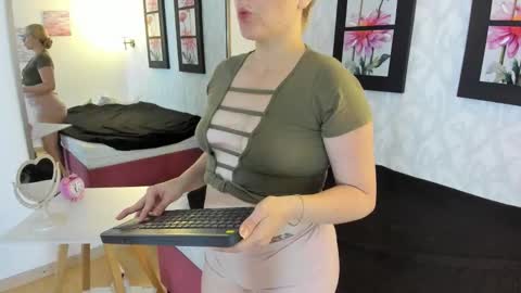 Summer 3 online show from October 11, 2:43 pm