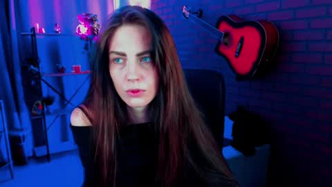 Snapshot of emilywiled chatting on February 6, 8:18 am Emily online show from February 6, 8:18 am