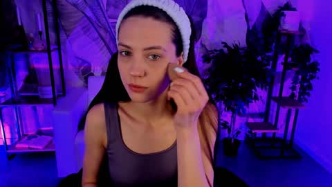Snapshot of emilywiled chatting on December 15, 5:45 am Emily online show from December 15, 5:45 am
