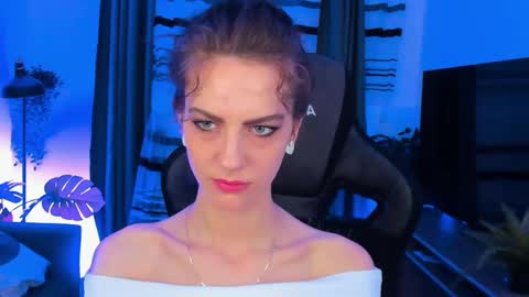Snapshot of emilywiled chatting on February 12, 2:32 pm Emily online show from February 12, 2:32 pm