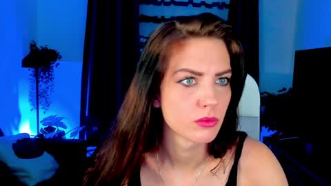 Snapshot of emilywiled chatting on February 4, 9:17 am Emily online show from February 4, 9:17 am