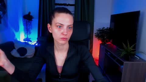 Snapshot of emilywiled chatting on January 4, 9:21 am Emily online show from January 4, 9:21 am