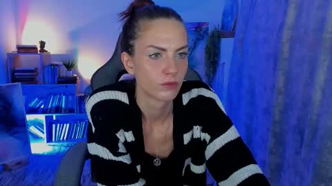Snapshot of emilywiled chatting on October 15, 8:37 am Emily online show from October 15, 8:37 am