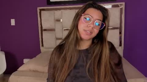 emilyy_cooperr online show from July 4, 12:42 pm