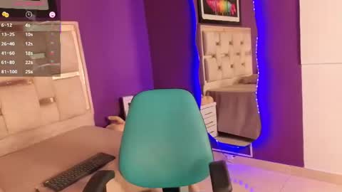 emilyy_cooperr online show from June 22, 12:23 pm