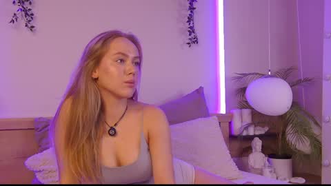 emisterling online show from May 29, 11:52 am