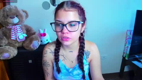 emma_boo_ online show from May 1, 4:23 pm