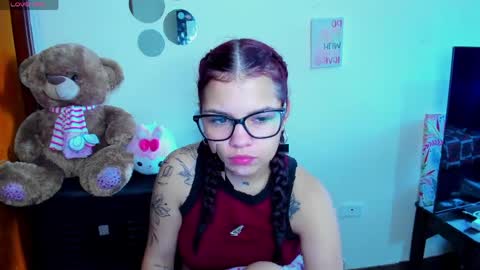 emma_boo_ online show from April 12, 4:22 pm