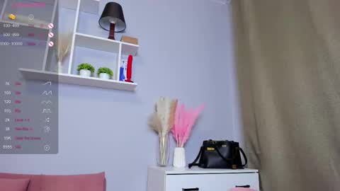 Snapshot of emma_clon chatting on February 23, 1:57 am Emma online show from February 23, 1:57 am