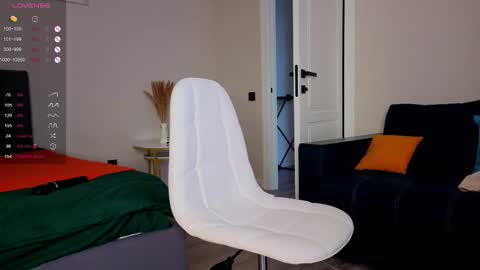 Snapshot of emma_clon chatting on October 8, 1:57 am Emma online show from October 8, 1:57 am