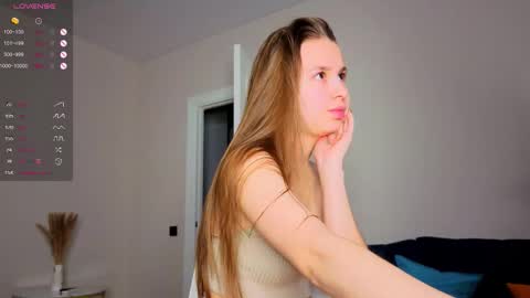 Snapshot of emma_clon chatting on October 10, 4:13 pm Emma online show from October 10, 4:13 pm