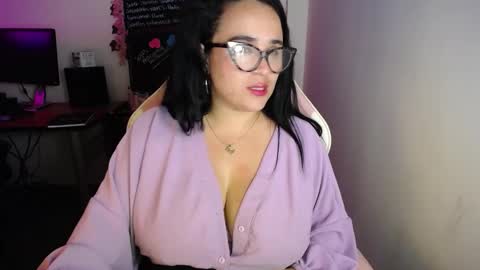 Snapshot of emma_evans07 chatting on January 11, 12:44 am emmy online show from January 11, 12:44 am