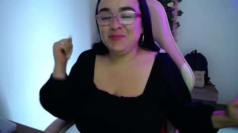 Snapshot of emma_evans07 chatting on March 5, 1:50 pm emmy online show from March 5, 1:50 pm