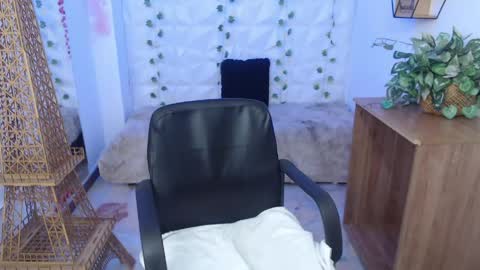 Emma  online show from April 14, 2:53 pm