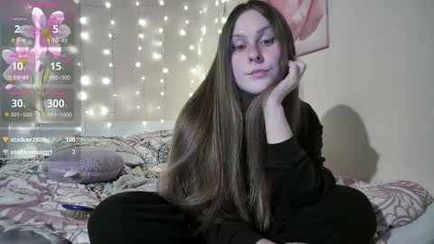 emma_just online show from October 14, 6:33 pm