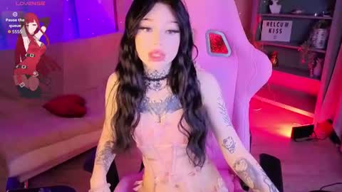 emma_kirks online show from July 18, 1:13 pm