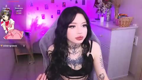 emma_kirks online show from June 24, 1:07 pm
