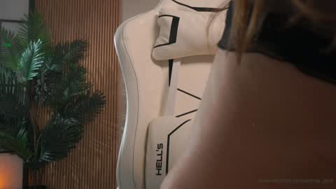    online show from February 21, 9:23 am