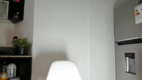 Emma 3 online show from December 8, 1:36 pm