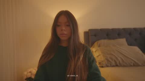 emma_lu1 online show from March 8, 4:33 pm