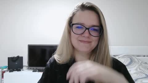 emma_misty_ online show from February 20, 8:22 pm