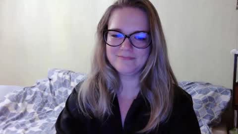 emma_misty_ online show from October 23, 5:47 pm