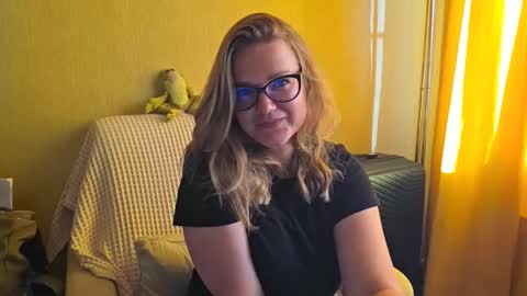 emma_misty_ online show from September 22, 2:10 pm