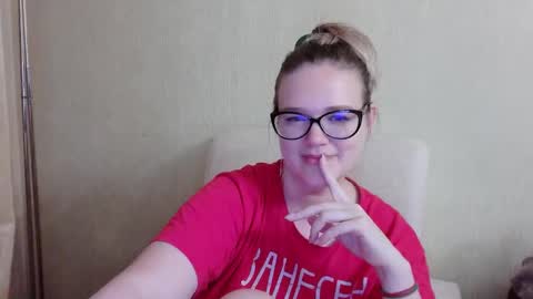 emma_misty_ online show from November 5, 7:16 pm