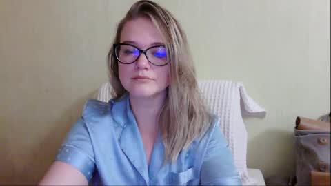 emma_misty_ online show from October 17, 5:50 pm