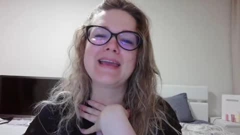 emma_misty_ online show from February 3, 8:13 pm