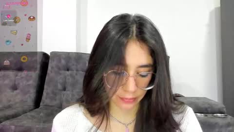 Snapshot of emma_sandovaal chatting on February 16, 2:09 am Emma online show from February 16, 2:09 am