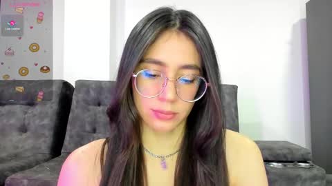 Snapshot of emma_sandovaal chatting on February 14, 4:58 am Emma online show from February 14, 4:58 am