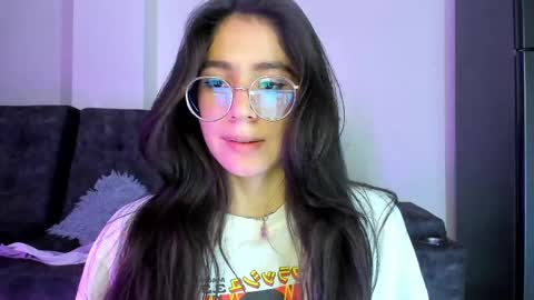 Snapshot of emma_sandovaal chatting on March 1, 4:04 am Emma online show from March 1, 4:04 am